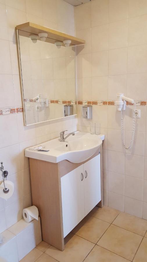 Hotel Latgale Rēzekne Esterno foto